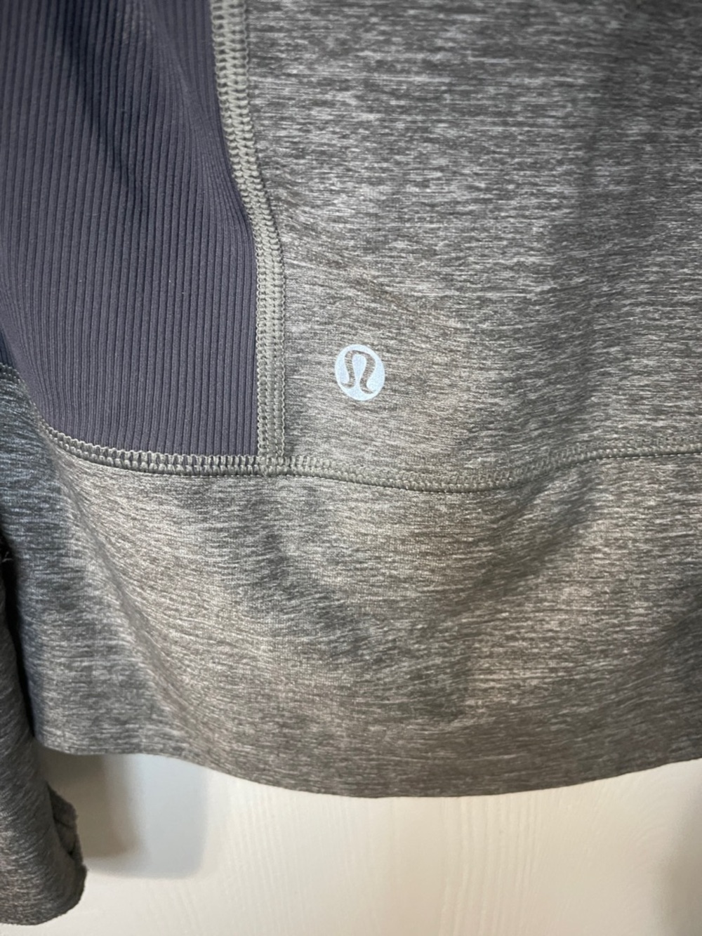 Lululemon In Stride Jacket Heathered Gray Red Size 8 Hooded Full Zip - Picture 5 of 9